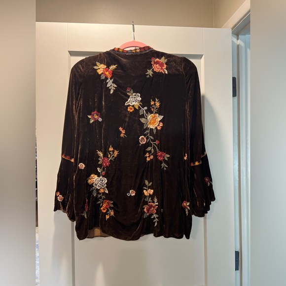 Johnny Was Sisilia Floral Embroidered Velvet Peasant Blouse Black Women’s S - Picture 2 of 2